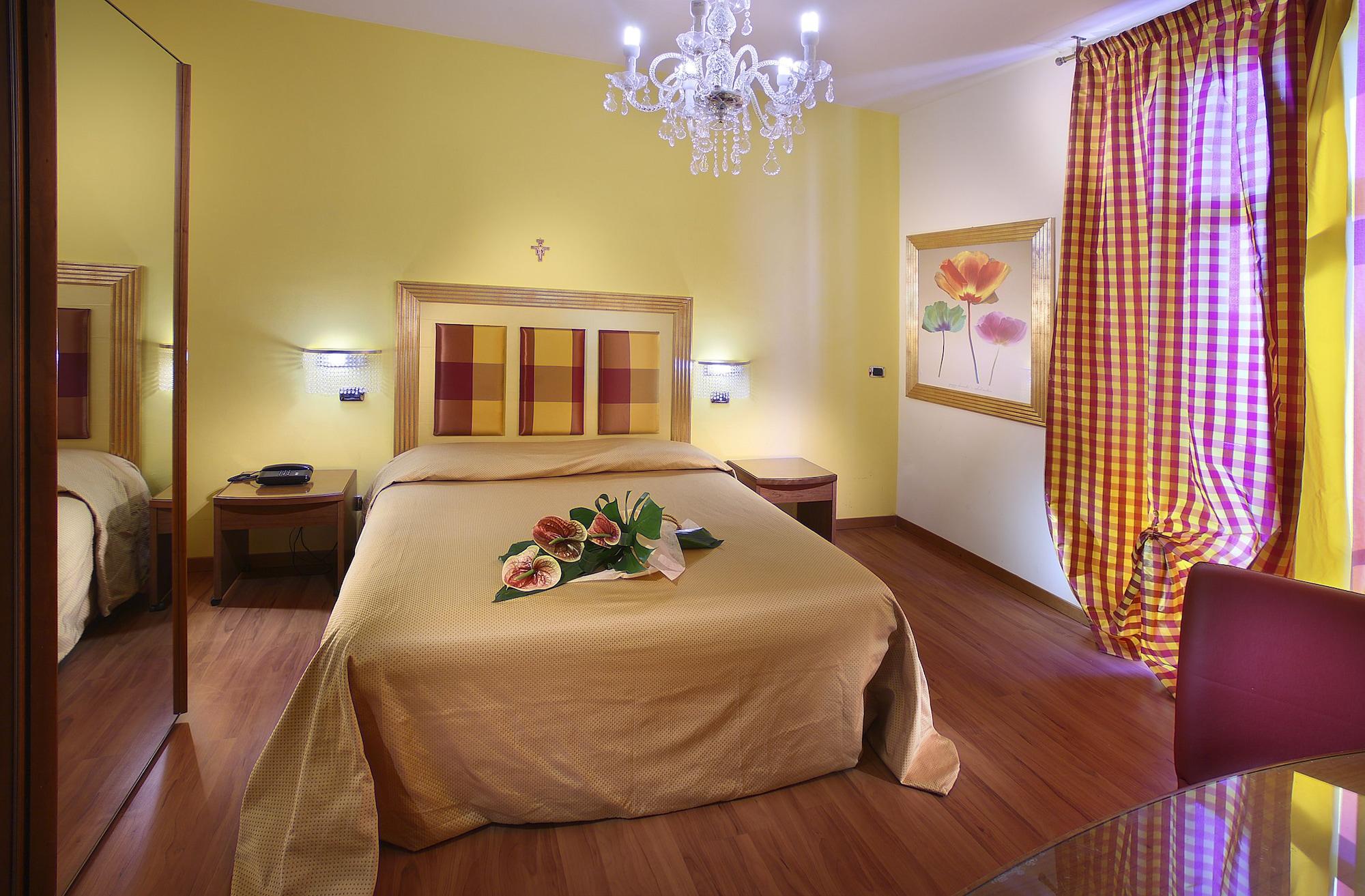 Hotel Nuovo Savi مونتيكاتيني تيرمي المظهر الخارجي الصورة