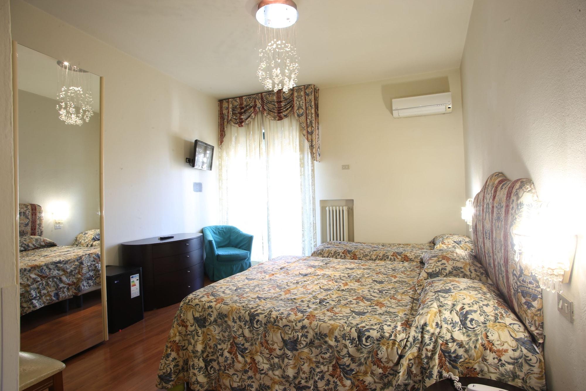 Hotel Nuovo Savi مونتيكاتيني تيرمي المظهر الخارجي الصورة