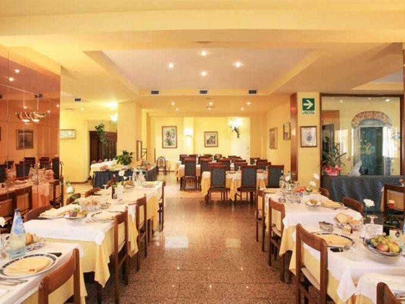 Hotel Nuovo Savi مونتيكاتيني تيرمي المظهر الخارجي الصورة