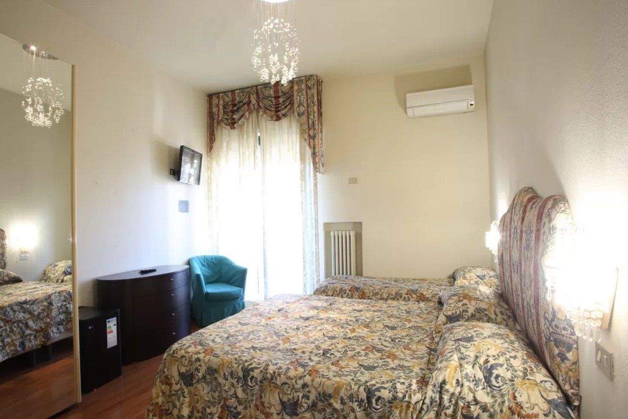 Hotel Nuovo Savi مونتيكاتيني تيرمي المظهر الخارجي الصورة